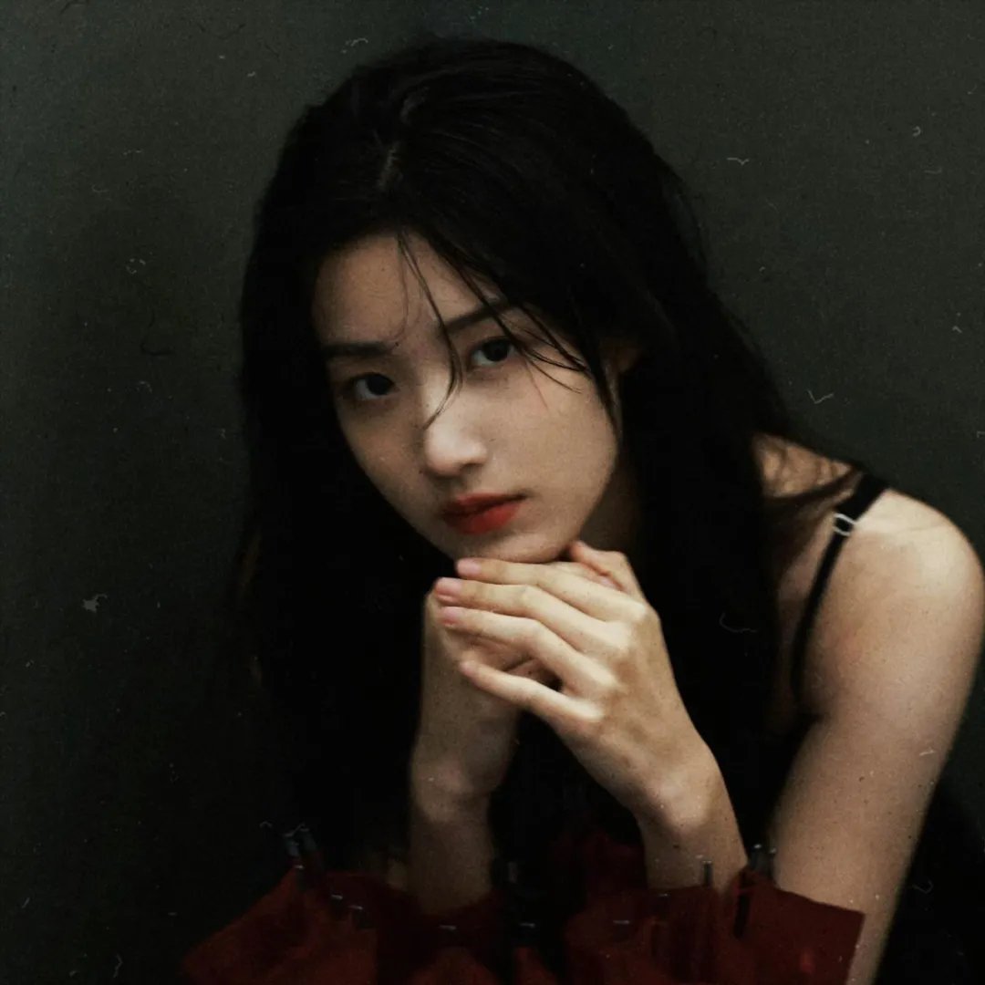 蒙娜丽莎与血月